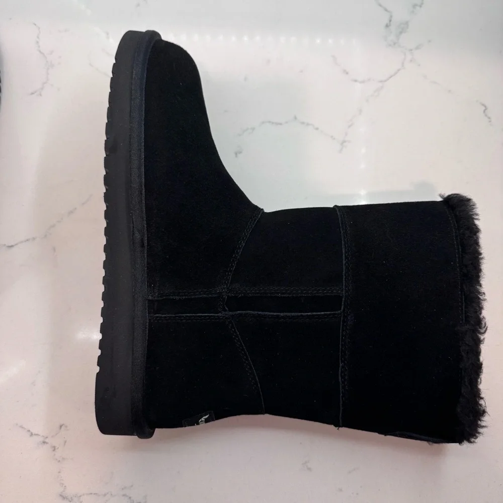 New Koolaburra by UGG Aribel short black suede boot womens size 8 zip side